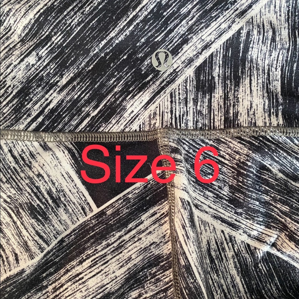 Black and white cropped leggings